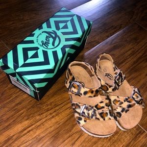 “Trary” Kids Sandals NWT and box